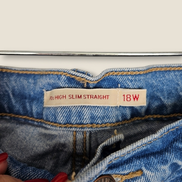 Levi's 70's High Rise Slim Straight Jean Women's Size 18W Premium Denim 30" L - Picture 4 of 15